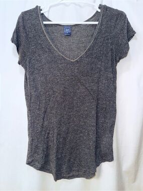 GAP Heathered Charcoal V-Neck Short Sleeve Tee